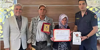 Afyonkarahisarlı çift, tüm mal varlıkları olan evi jandarmaya bağışladı