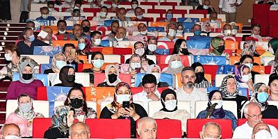 AKP’den bir skandal daha: Türk bayrağını koltuklara serdiler