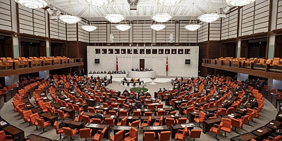 AKP’li eski vekil canlı yayında DEM Parti’ye verdi veriştirdi
