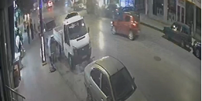 Alkollü traktör sürücüsü 3 araca çarparak durabildi: O anlar kamerada