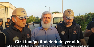 Alparslan Kuytul, kendinden habersiz hareket eden örgüt üyesinin sırtında sopa kırmış