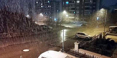 Ankara'da 3'üncü cemrenin ardından yağan kar şaşkınlık yarattı