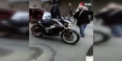Ankara'da bir otomobil sürücüsü silahının kabzasıyla tartıştığı moto kuryenin başına vurdu