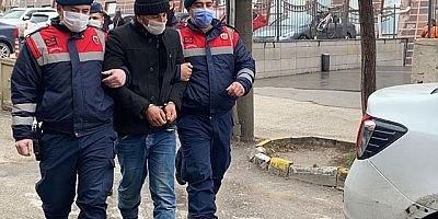 Annesiyle ilişki yaşadığı gerekçesiyle öldürdü; 