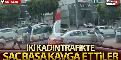 Antalya'da iki kadının, trafikteki saç başa kavgası kamerada