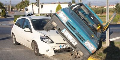 Antalya'da yürekleri ağızlara getiren trafik kazası