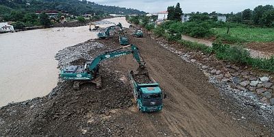 Arhavi'de yaşanan selde taşan Kabisre Deresi'nde taşkın önlemleri alınıyor