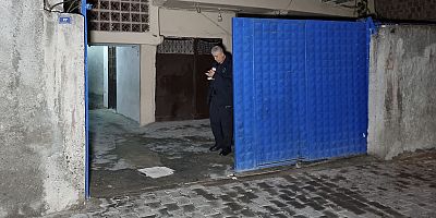 Arkadaşını uyurken defalarca bıçakladı!