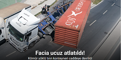 Arnavutköy’de facia ucuz atlatıldı: Kömür yüklü tırın konteyneri böyle yola devrildi