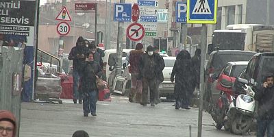 Arnavutköy'de kar yağışı etkili olmaya başladı 