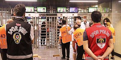 Aşısızlar turnikeyi geçemedi