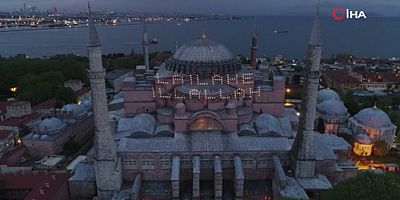 Ayasofya Camii Kadir Gecesi'nde mahya ile buluştu