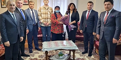 AYBÜKE ÖĞRETMENİN ANNESİNİVALİ GÜREL  ZİYARET ETTİ