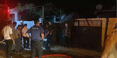 Babasının evini yaktı, alevler bir eve daha sıçradı; mahallelinin saldırdığı şüpheliyi polis kurtardı