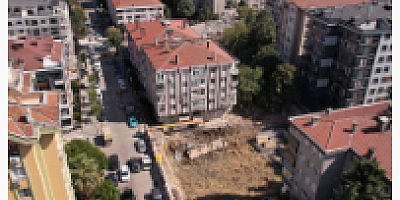 Bahçelievler’de 5 katlı binanın istinat duvarı çöktü