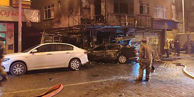 Bahçelievler'de dükkana giren otomobil alev topuna döndü