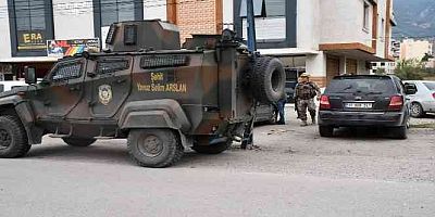 Barışmak için çağırdığı yengesini öldürdü, 2 akrabasını da rehin aldı