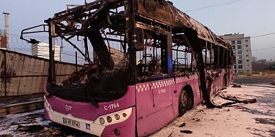 Başakşehir'de İETT otobüsü alev alev yandı