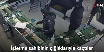 Başakşehir’de kuyumcuda soygun girişimi kamerada: İşletme sahibinin çığlıklarıyla kaçtılar