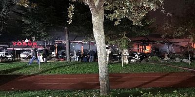 Bayrampaşa'da park içindeki kafe alev alev yandı