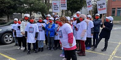 Bayrampaşa'da yaya geçitleri kırmızıya boyandı