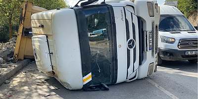 Beykoz’da hafriyat kamyonu devrildi: 1 yaralı