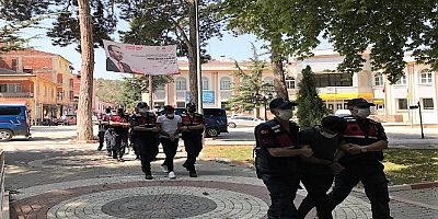 Bilecik'te dolandırdılar, İstanbul'da yakalandılar