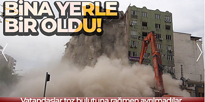 Bina saniyeler içinde yerle bir oldu: Vatandaşlar toz bulutuna rağmen ayrılmadılar