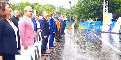 Bu Ne Sorumsuzluk Önlemler Alınmadan Yağmur Altında Tören Olurmu