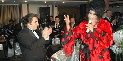 Bülent Ersoy, sanatçı arkadaşı Zeki Çetin'in ölüm haberiyle yıkıldı