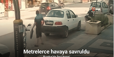 Burdur’da otomobilin çarptığı genç metrelerce havaya savruldu