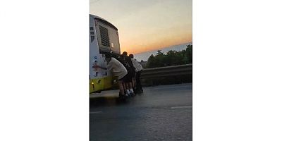 Bursa'da gençlerin patenle tehlikeli yolculuğu