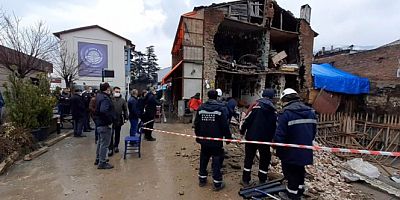  Bursa'da kafe büyük gürültüyle çöktü, facianın eşiğinden dönüldü