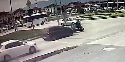 Çarptığı motosikletlinin yaralandığını görünce gözyaşlarına boğuldu
