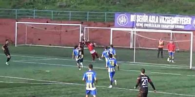 Çaycumaspor'un kalecisi Demirdelen'in maçta yaşadığı kazada kafatası çatladı...O anlar amatör kamerada