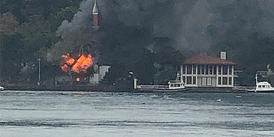 Çengelköy'de Vaniköy Camisi'nde yangın çıktı yangın söndürüldü