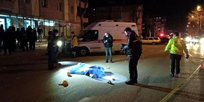 Cinayet gibi kaza! Alışverişten dönen aileye otomobil çarptı, anne yaşamını yitirdi