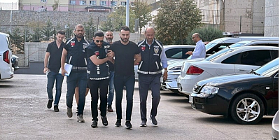 Çocuklarının yanında babaya tokat atan magandanın iş yeri kurşunlandı