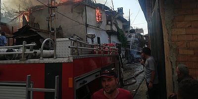 Çorum'da yangın: 3 ev ve 1 ahır kül oldu