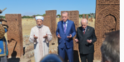 Cumhurbaşkanı Erdoğan Ahlat Selçuklu Kabristanını ziyaret etti