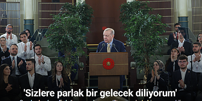 Cumhurbaşkanı Erdoğan, gençler ve milli sporcularla bir araya geldi