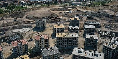Deprem konutlarını cemaate yaptırmışlar