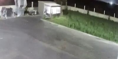 Deprem sırasında ışık patlaması görüldü: Sarsıntının ürküten etkisi kamerada