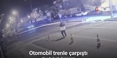 Diyarbakır’da otomobil tren ile çarpıştı: Feci kaza kamerada