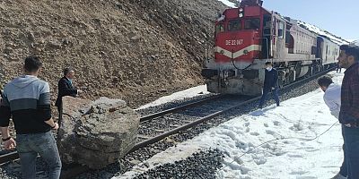 Doğu Ekspresine kaya engeli