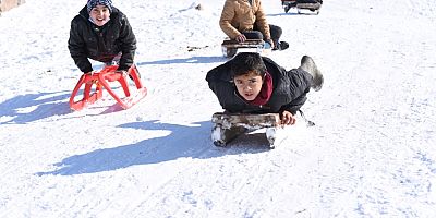 DOĞUDA  ÇOCUKLARIN KIZAK KEYFİ