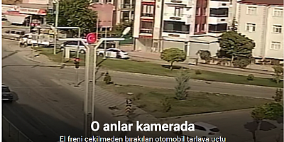 El freni çekilmeden bırakılan otomobil cadde boyu ilerleyip tarlaya uçtu