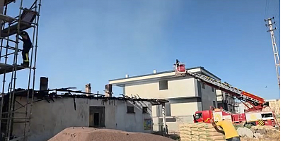 Elazığ’da çatı yangını