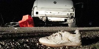Elektrik direğine çarpan otomobilin sürücüsü hayatını kaybetti