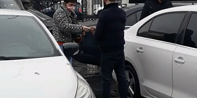  Eminönü'nde Polisin Gözünün Önünde Otopark DEĞNEKÇİLİK Yapılmakta